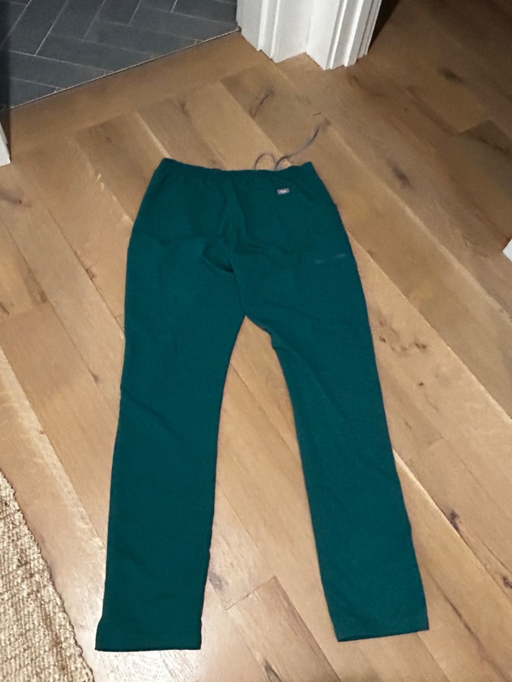 SET Figs Hunter EMERALD Green Scrubs Top M Bottoms MT - Picture 2 of 13